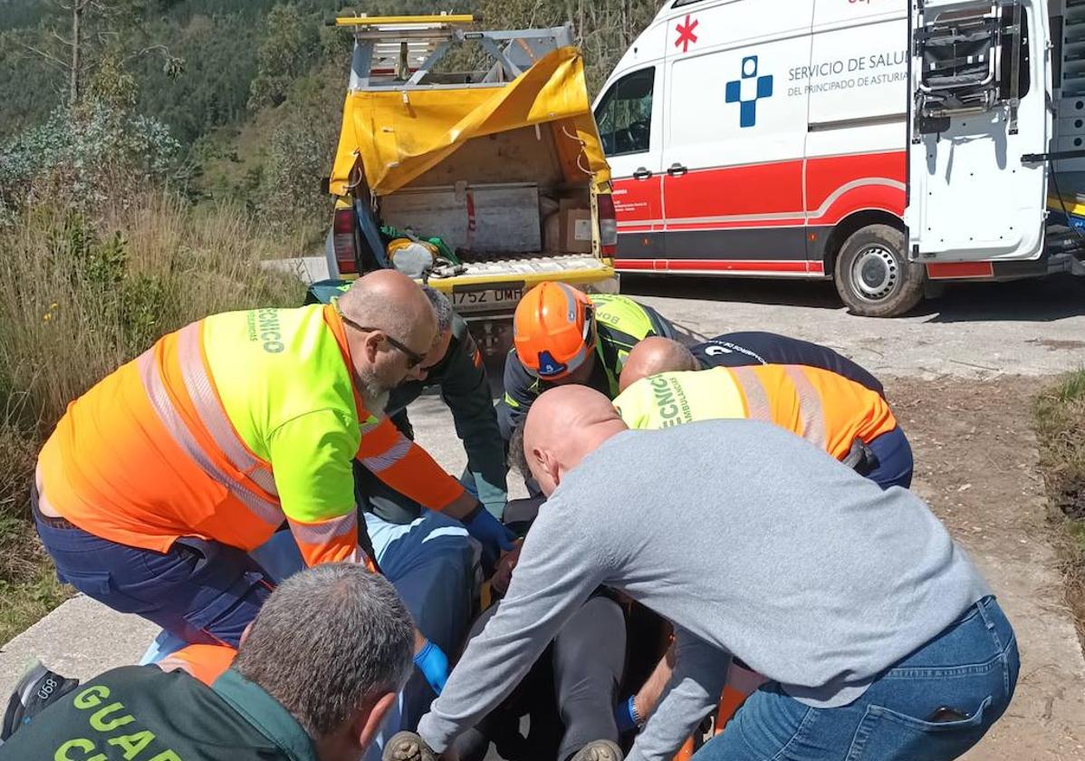 Un ciclista se rompe las costillas tras caer mientras hacía una ruta en